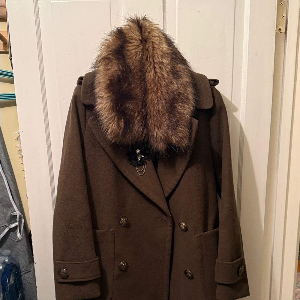BURBERRY OLIVE GREEN Double-Breasted Coat with Faux Fur detachable Collar